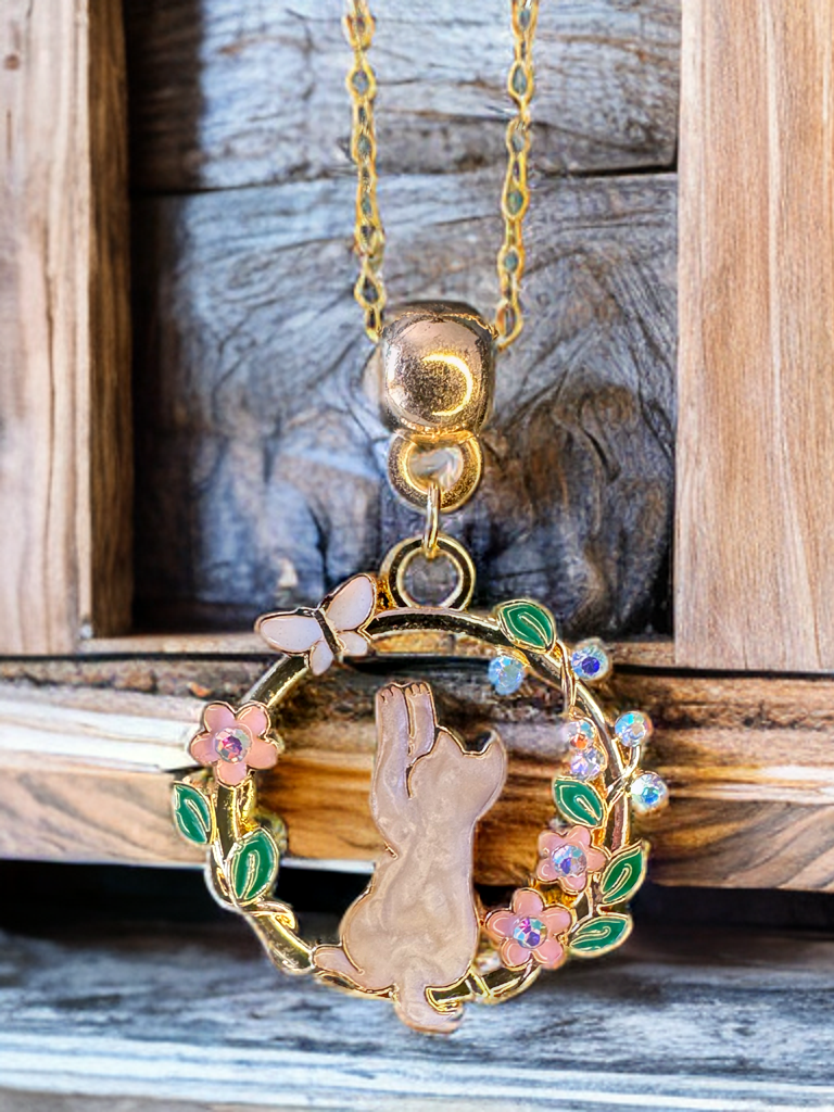 Feline Charm Round Pendant 8