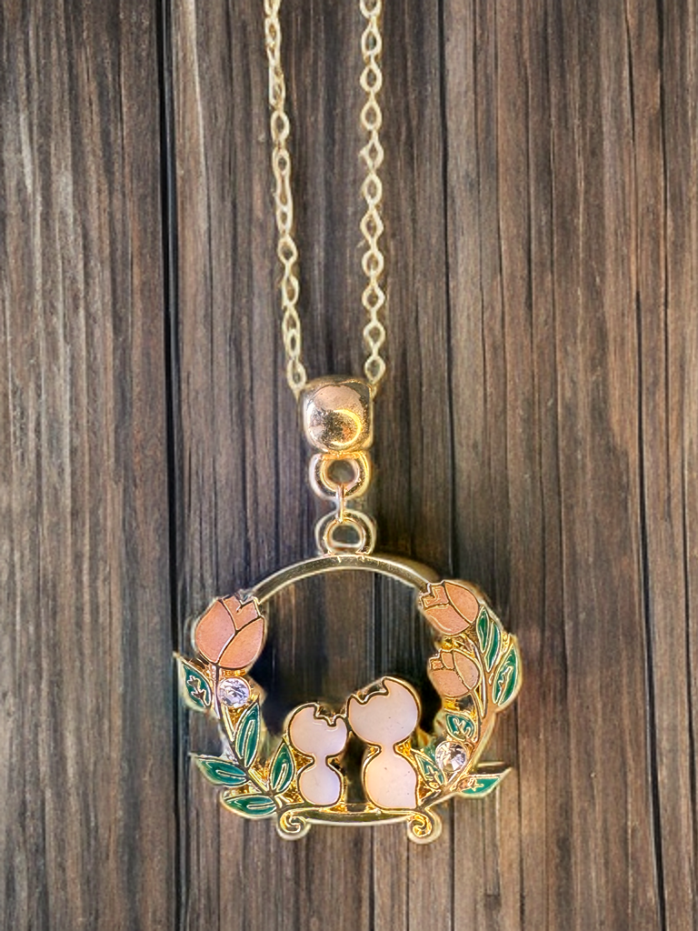 Feline Charm Round Pendant 4