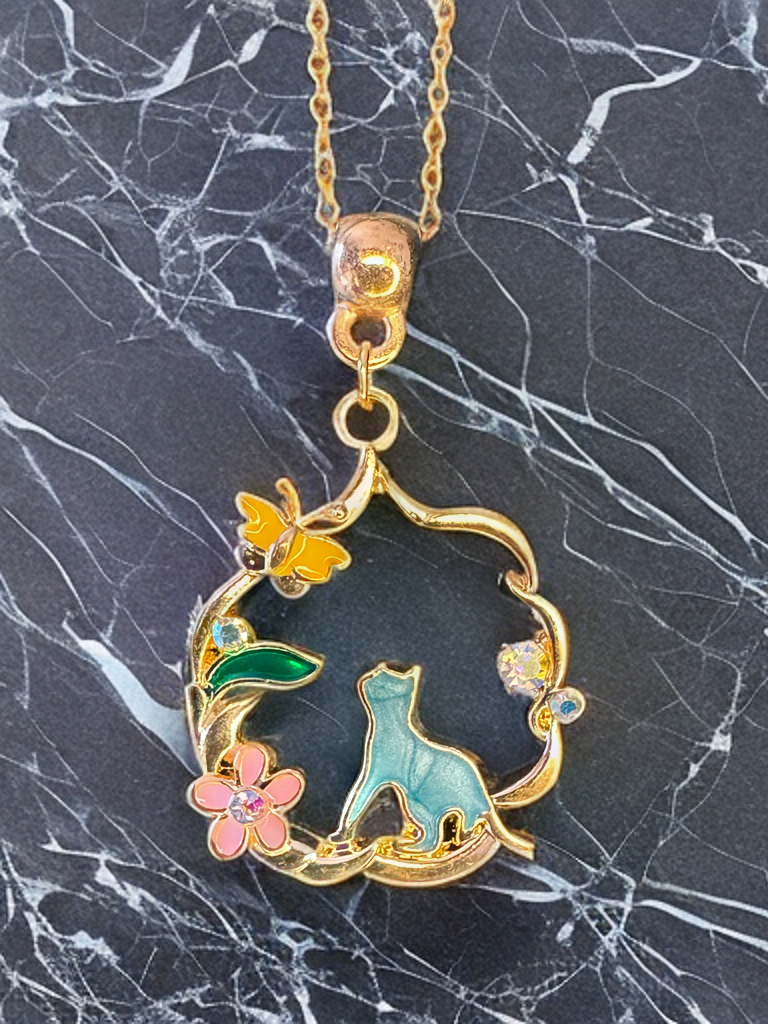 Feline Charm Round Pendant 5