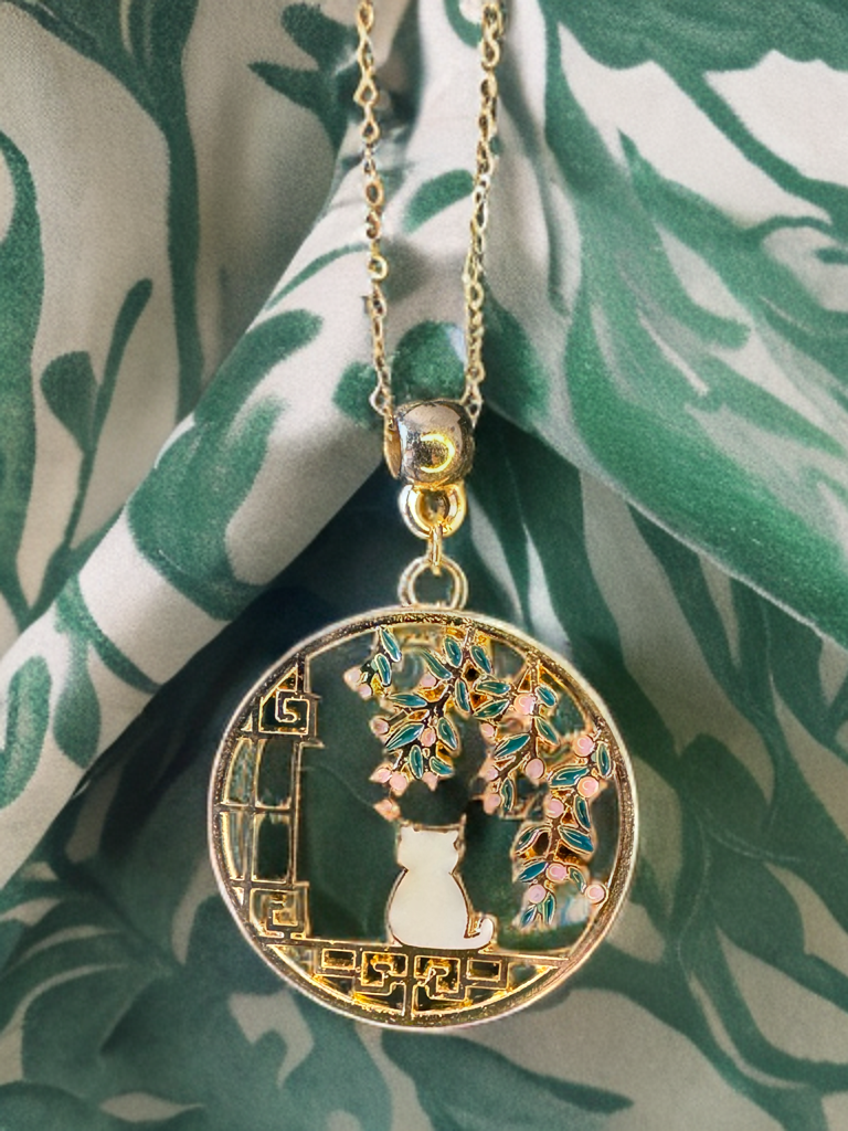 Feline Charm Round Pendant 1
