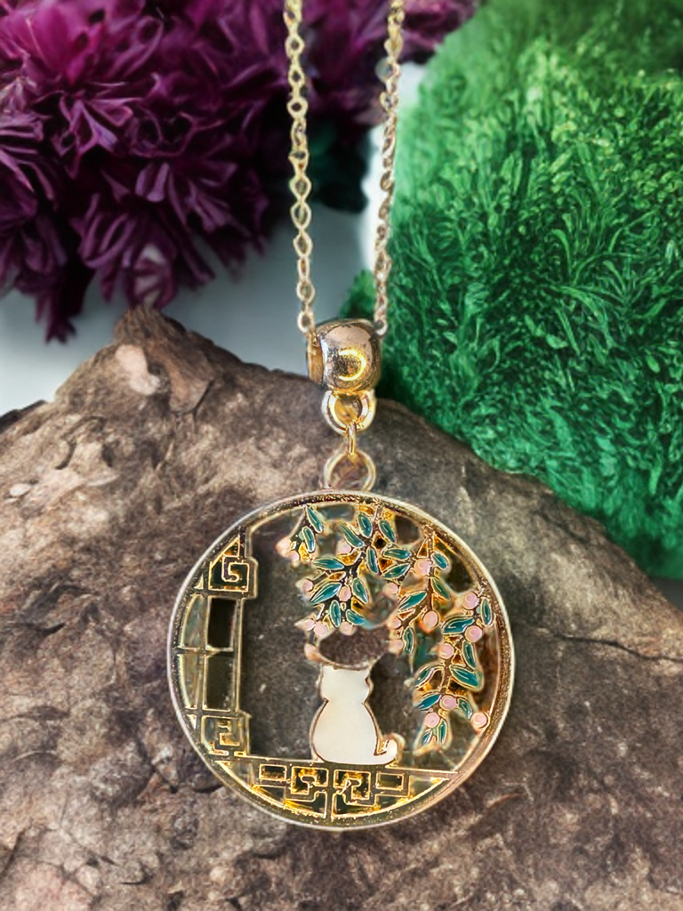 Feline Charm Round Pendant 1